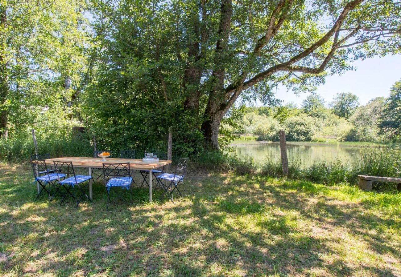 Maison à Saint-Sauves-d´Auvergne - Le Moulin du Planchat 8pers